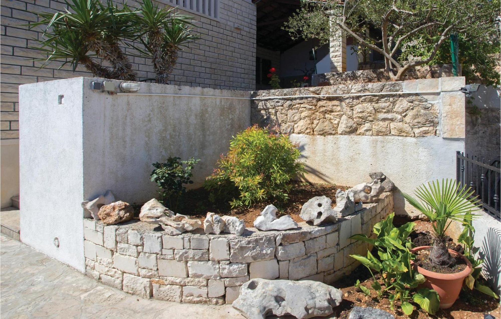 Nice Apartment In Splitska With Wifi Exterior photo